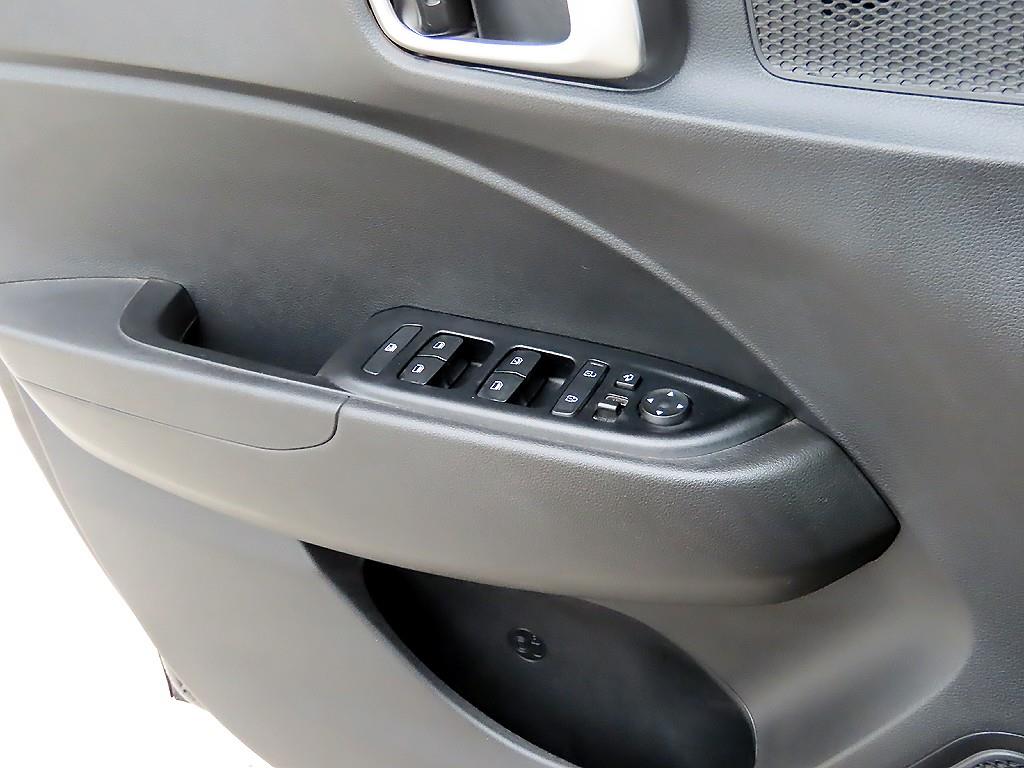 HYUNDAI Venue - Vista 11