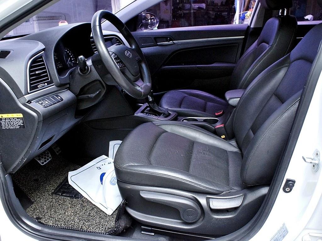 HYUNDAI Avante - Vista 9