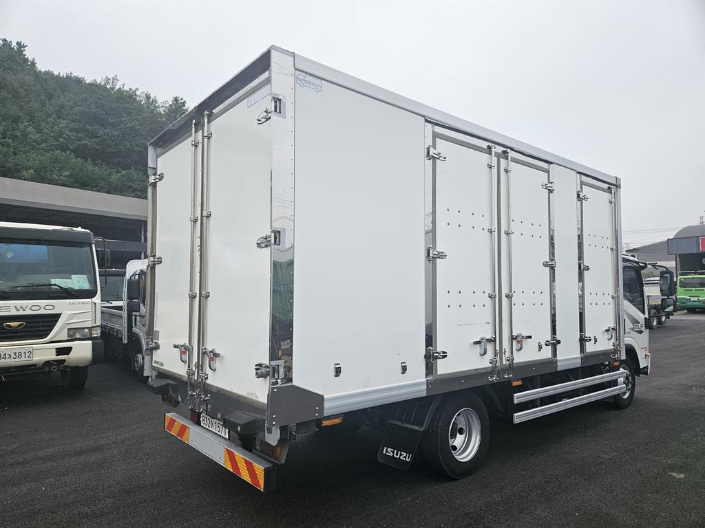 medium and large cargo truck - Vista 4