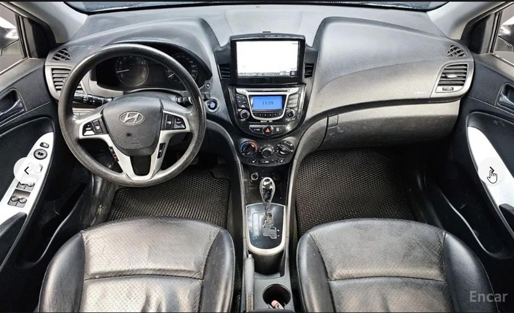 HYUNDAI Accent - Vista 7