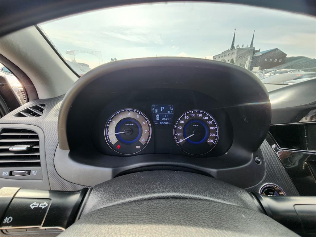 HYUNDAI Accent - Vista 7