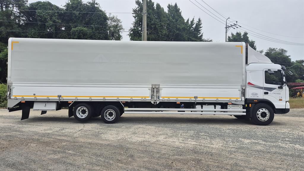 medium and large cargo truck - Vista 8