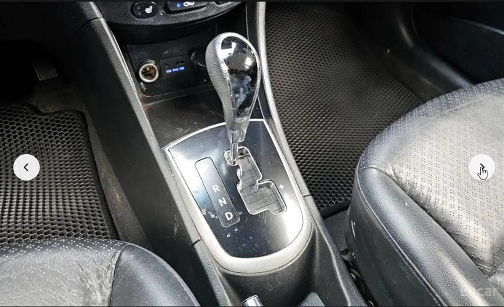 HYUNDAI Accent - Vista 9