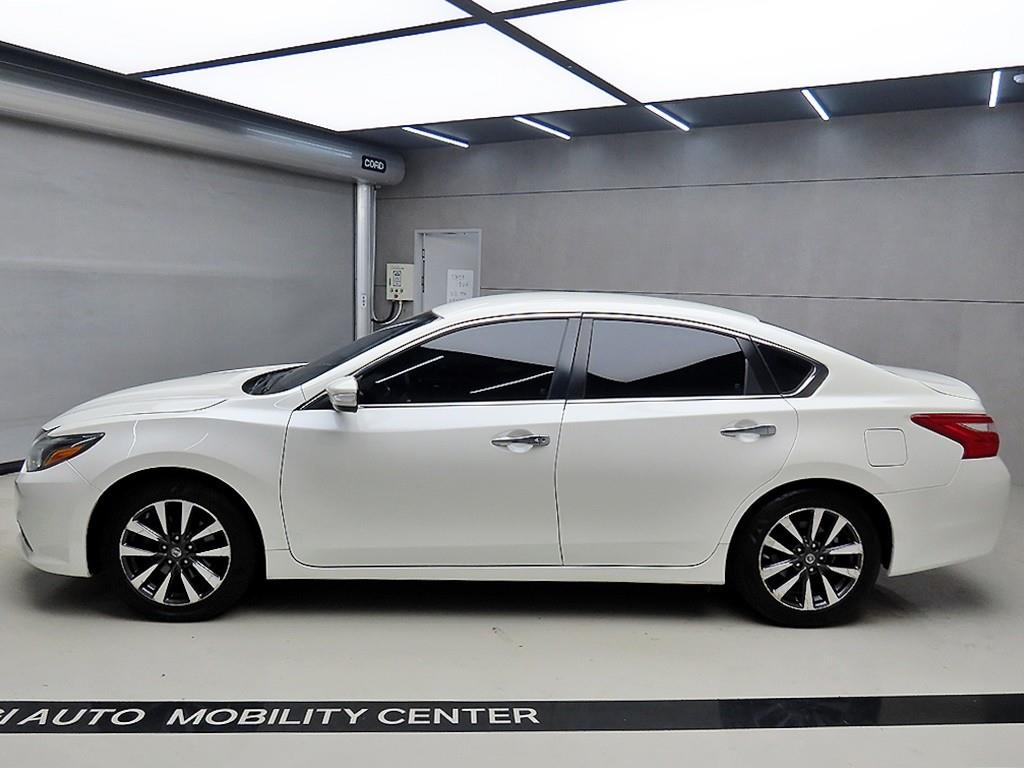 Nissan Altima - Vista 4