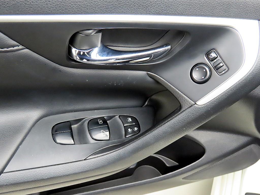 Nissan Altima - Vista 11