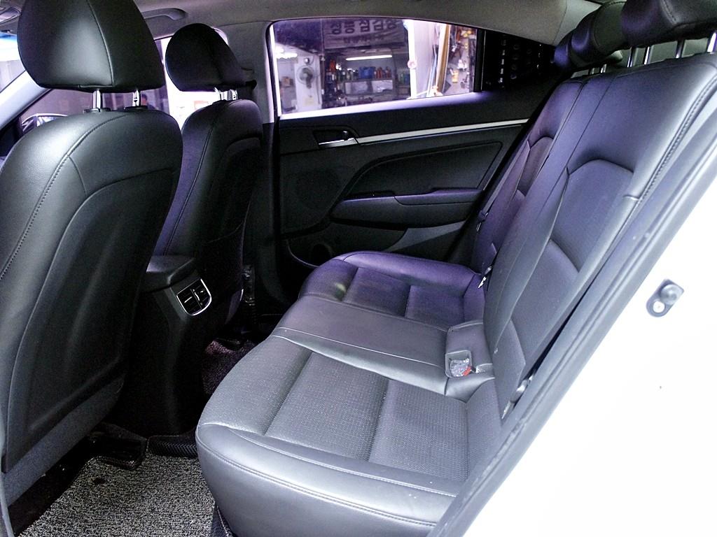 HYUNDAI Avante - Vista 11