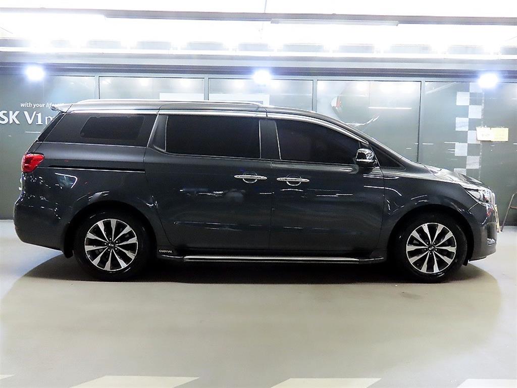 KIA Carnival - Vista 3