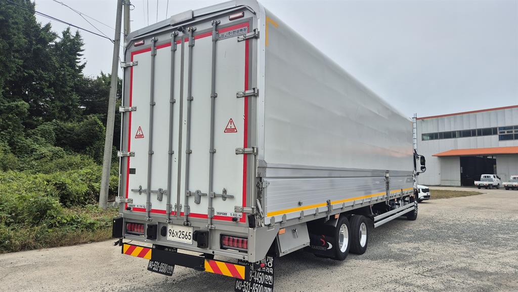 medium and large cargo truck - Vista 5