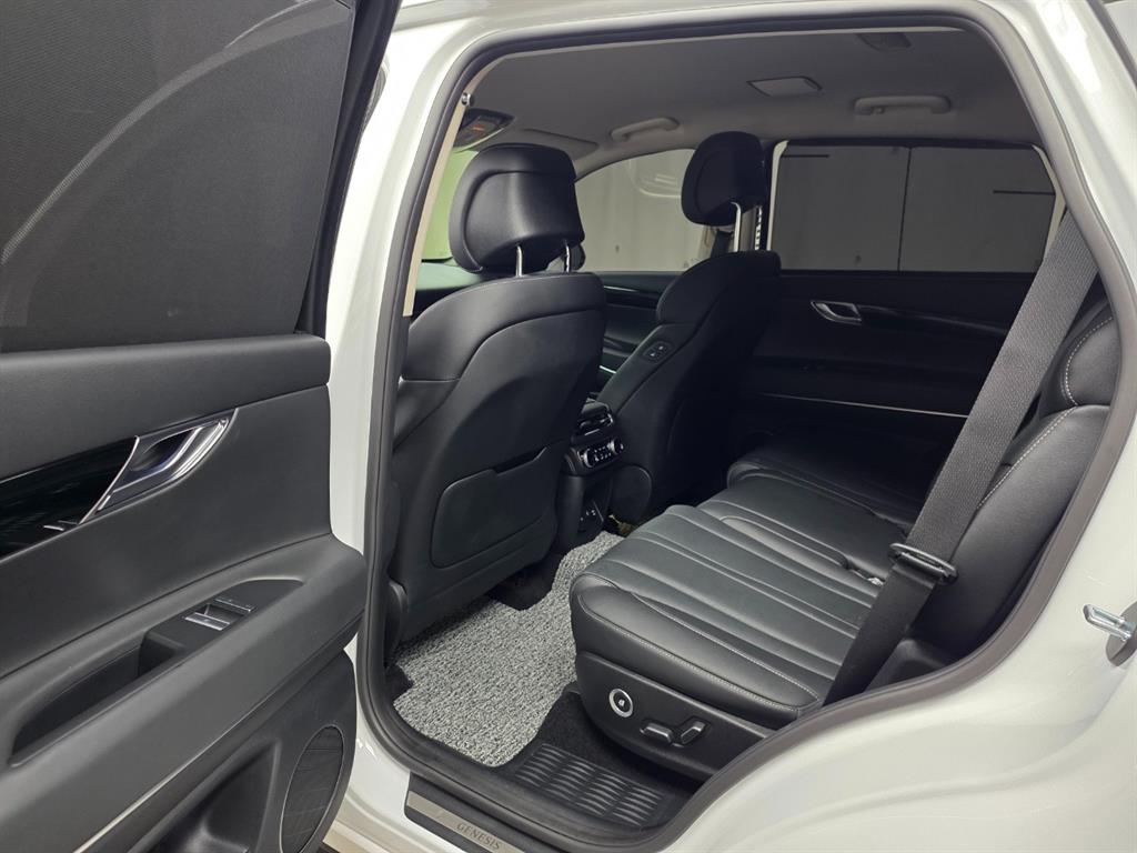 Genesis GV80 - Vista 7