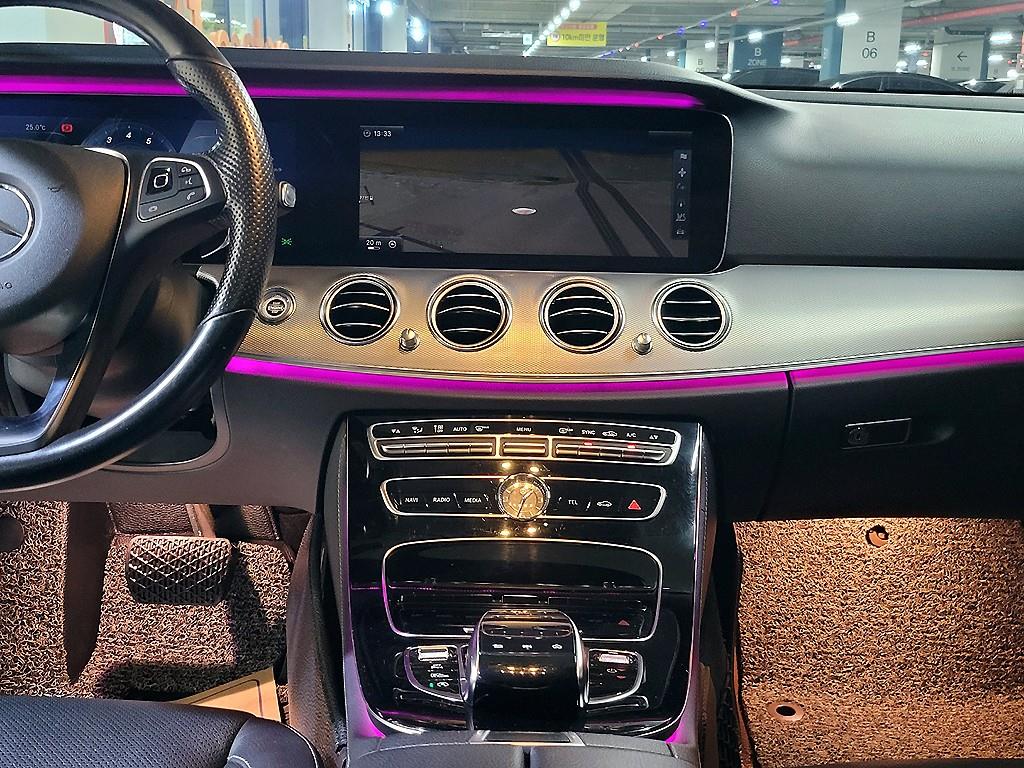 Mercedes Benz E class - Vista 11