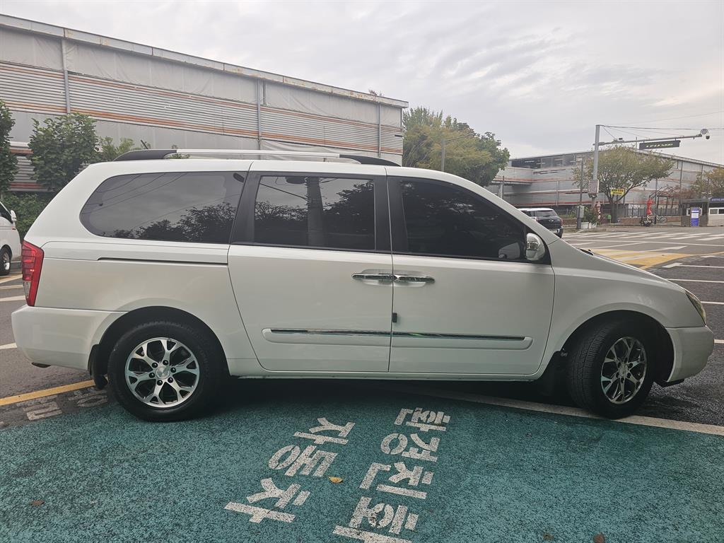 KIA Carnival - Vista 7