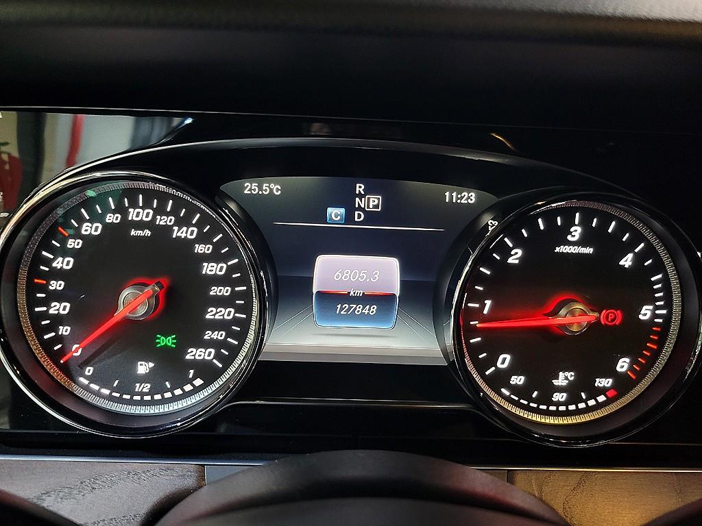 Mercedes Benz E class - Vista 10