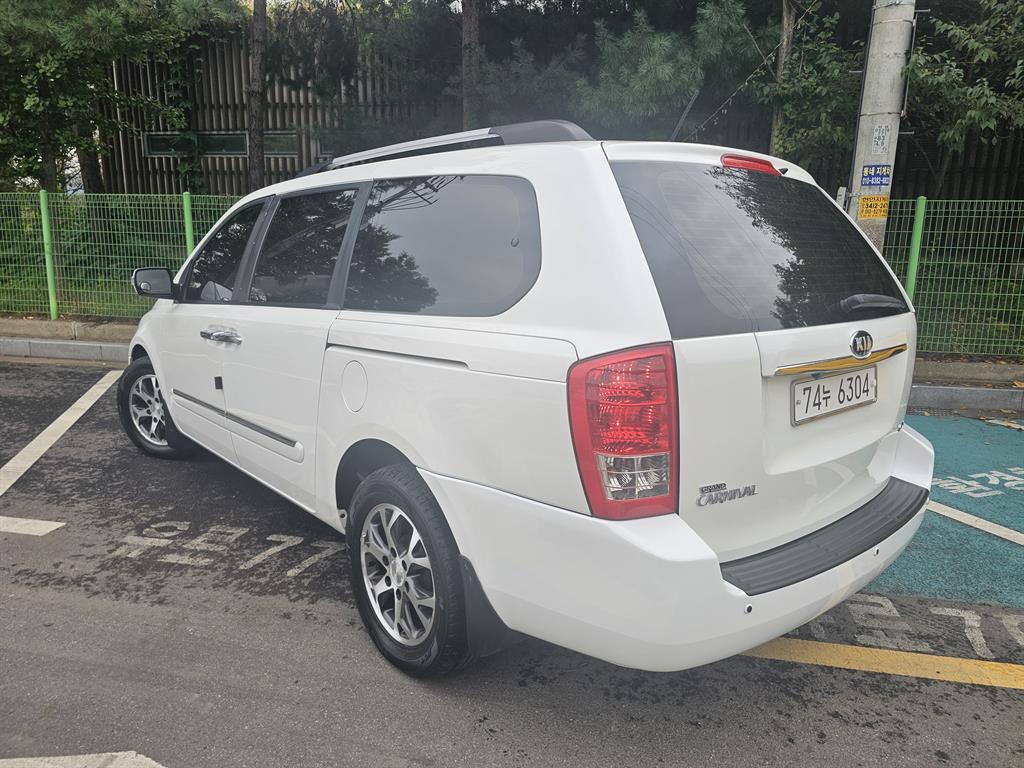 KIA Carnival - Vista 4