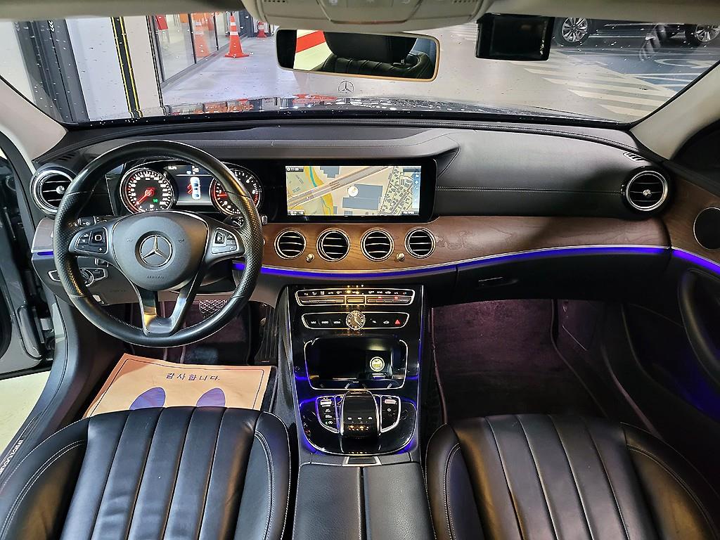 Mercedes Benz E class - Vista 6