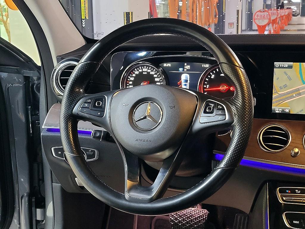 Mercedes Benz E class - Vista 9