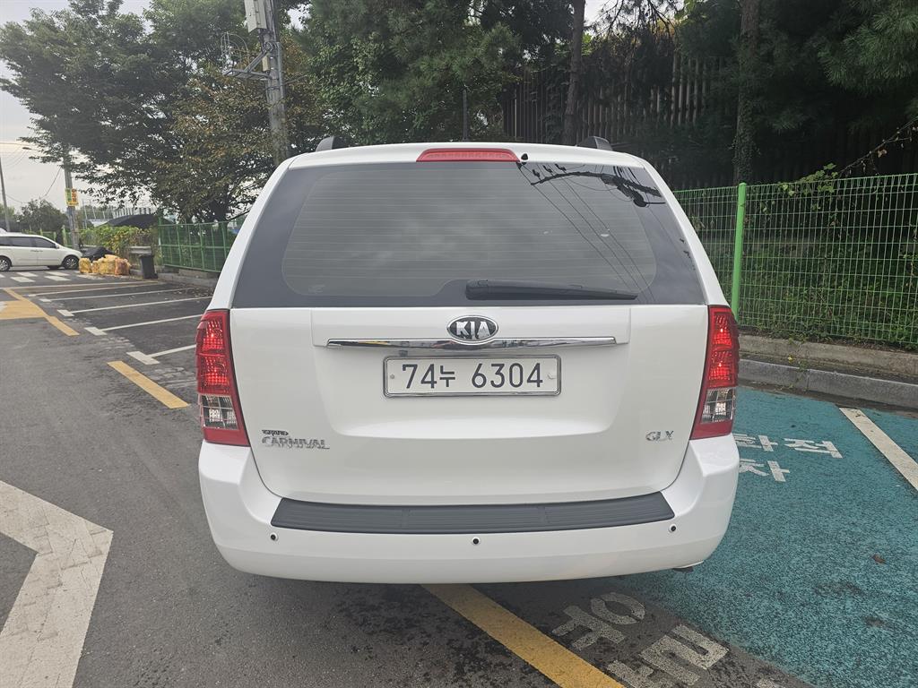KIA Carnival - Vista 5