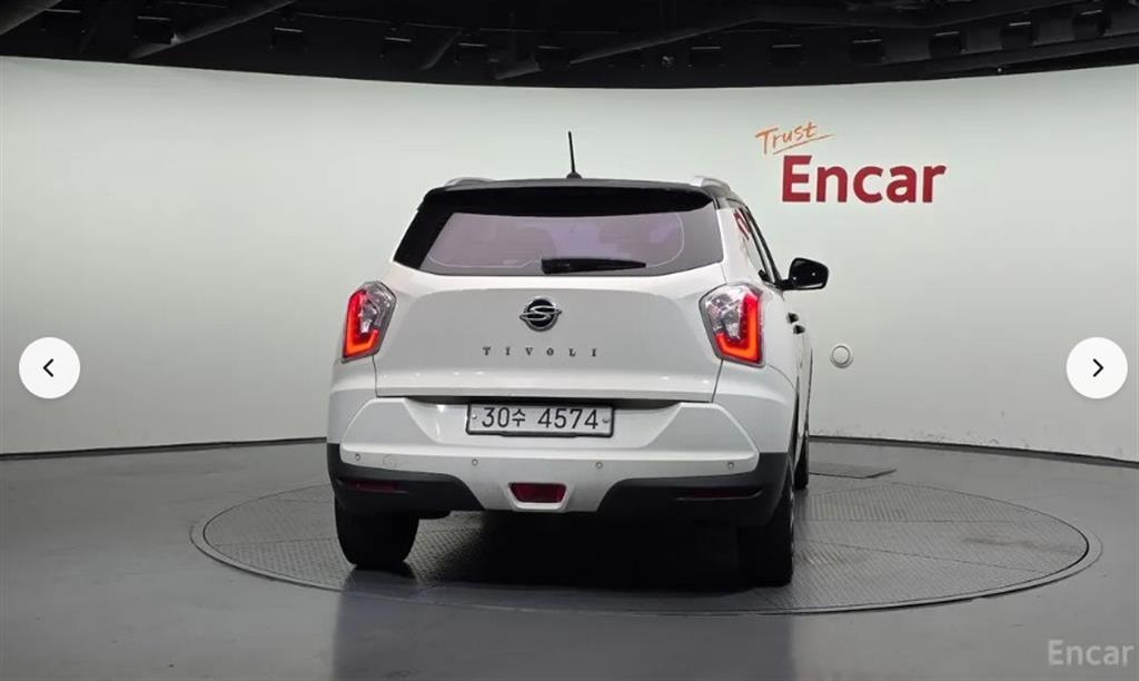 Ssangyong Tivoli - Vista 4