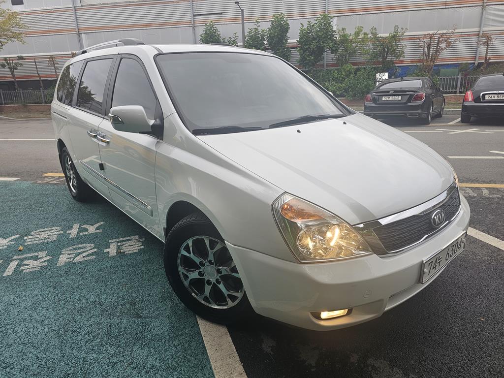 KIA Carnival - Vista 8
