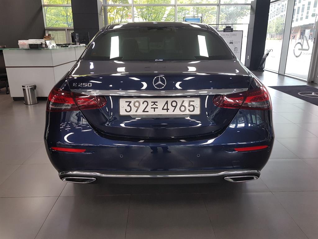 Mercedes Benz E class - Vista 5