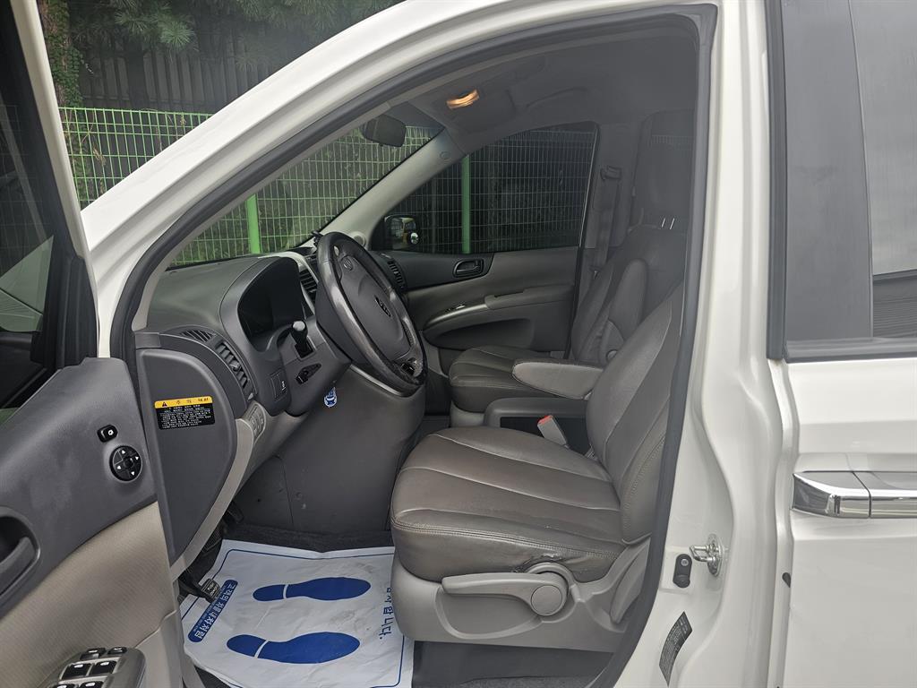 KIA Carnival - Vista 10