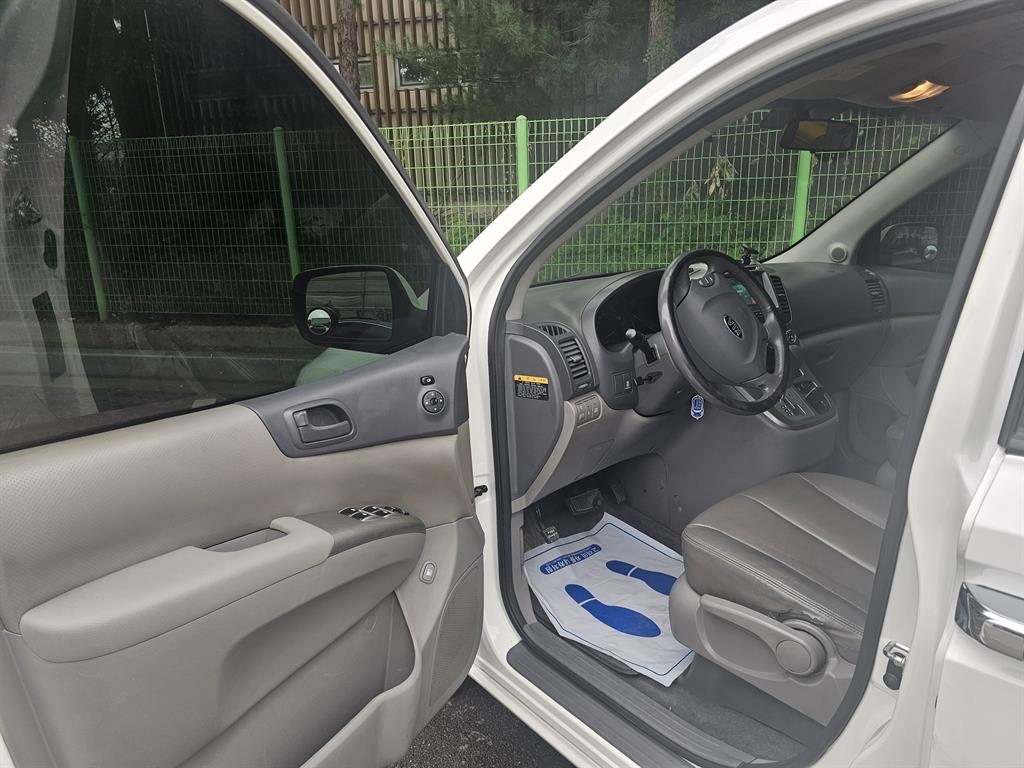 KIA Carnival - Vista 9