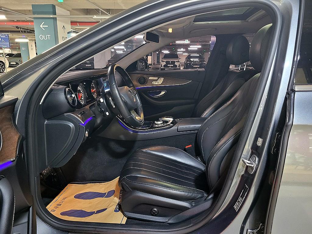 Mercedes Benz E class - Vista 7