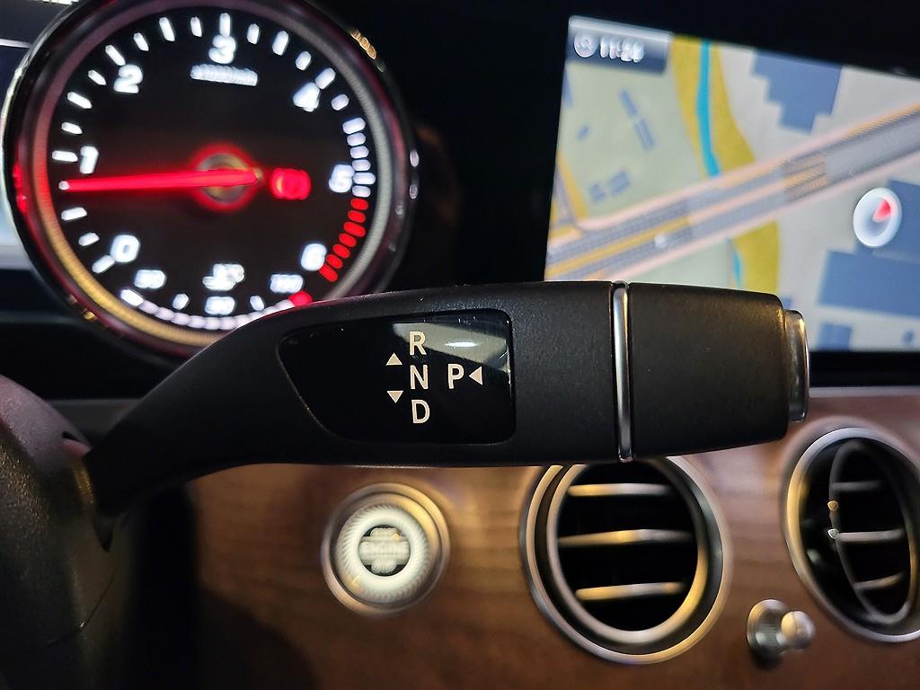 Mercedes Benz E class - Vista 12