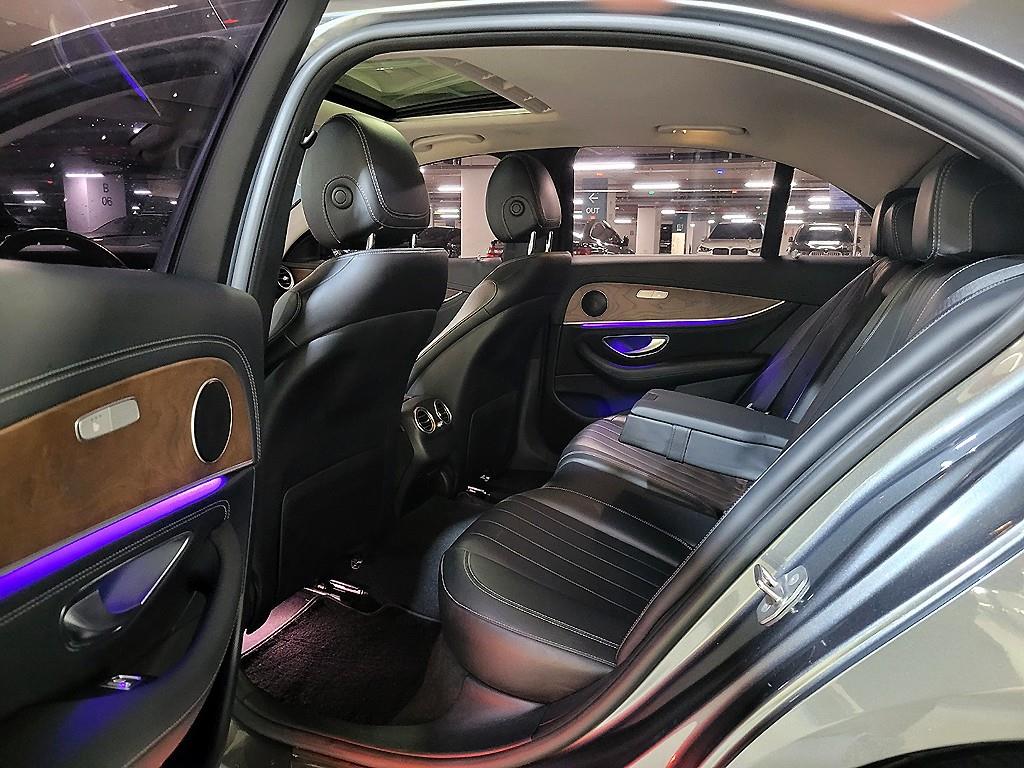 Mercedes Benz E class - Vista 8