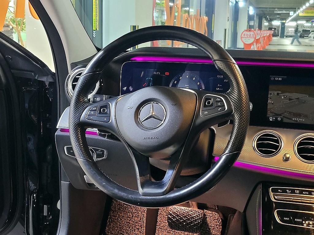 Mercedes Benz E class - Vista 9