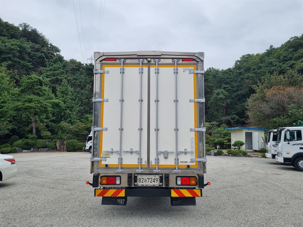 medium and large cargo truck - Vista 5