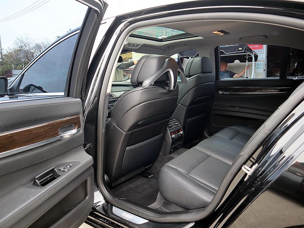 BMW 7 Series 2011 Negro - Importación desde Corea - HF Imports Iquique - Foto 7