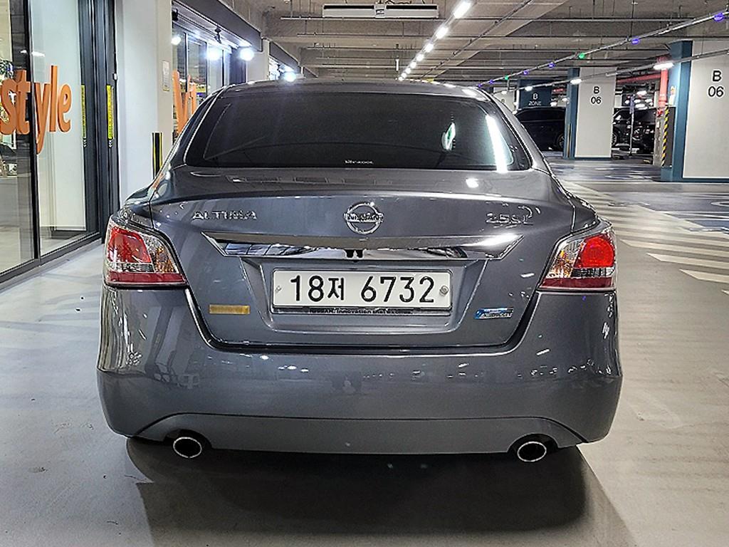 Nissan Altima - Vista 5