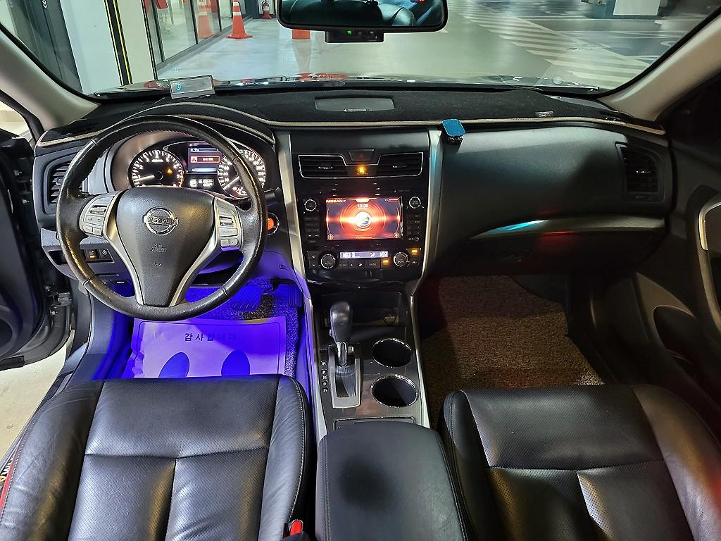 Nissan Altima - Vista 6