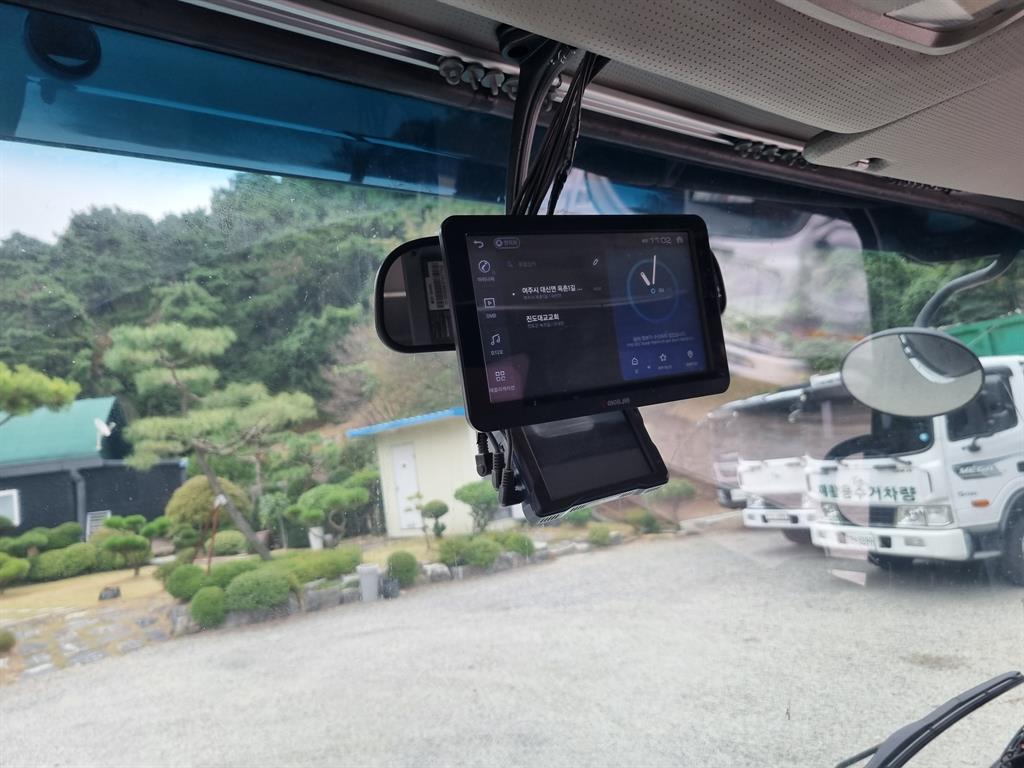 medium and large cargo truck - Vista 9