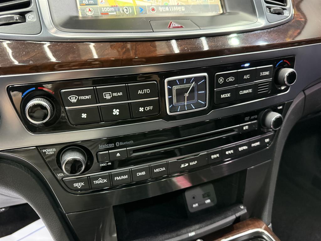 HYUNDAI Equus - Vista 7