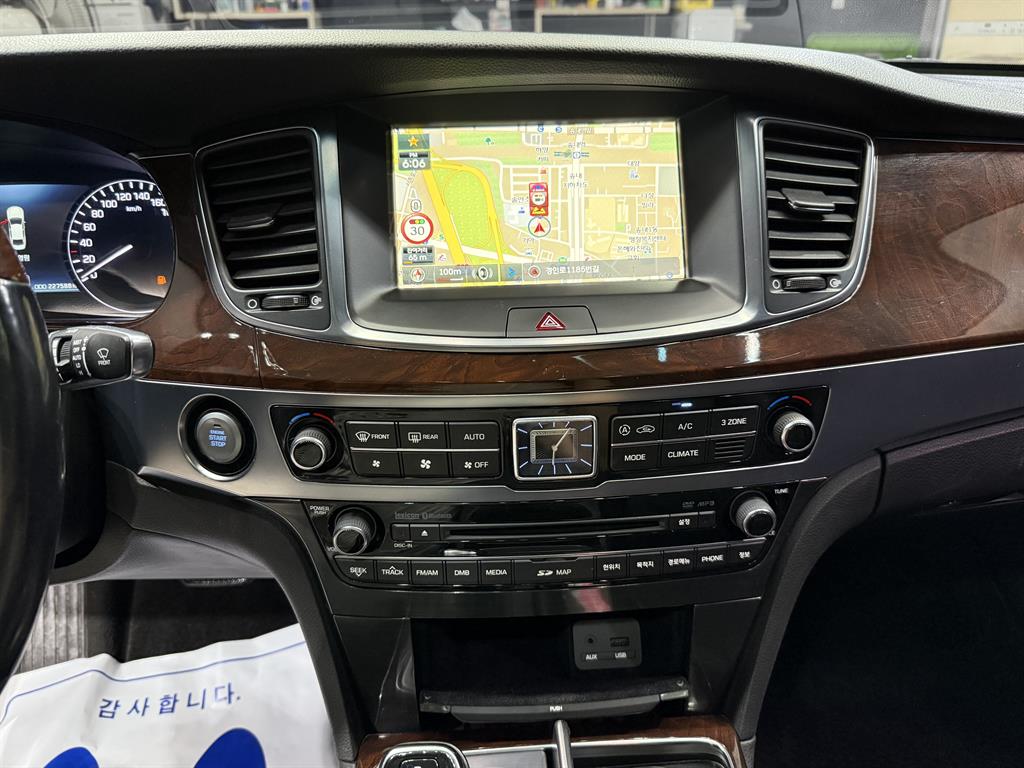 HYUNDAI Equus - Vista 9