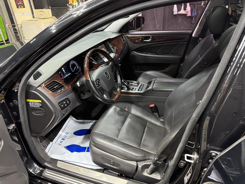 HYUNDAI Equus - Vista 12