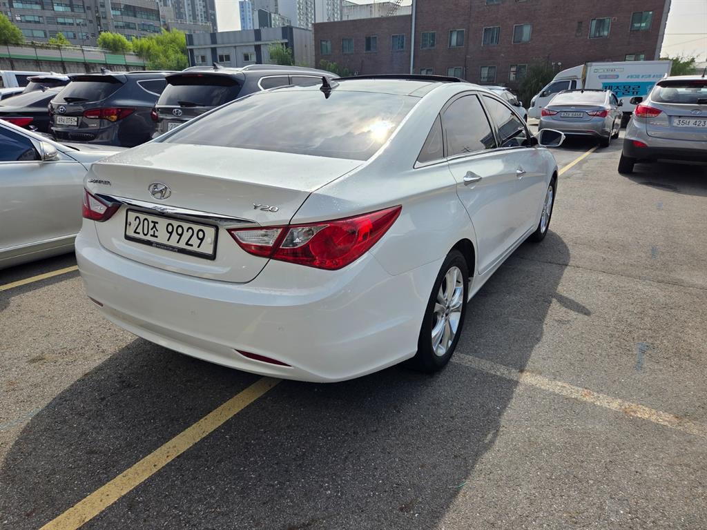 HYUNDAI Sonata - Vista 4