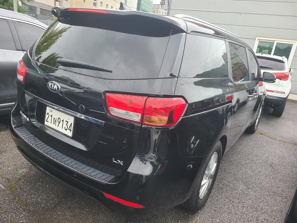 KIA Carnival - Vista 4