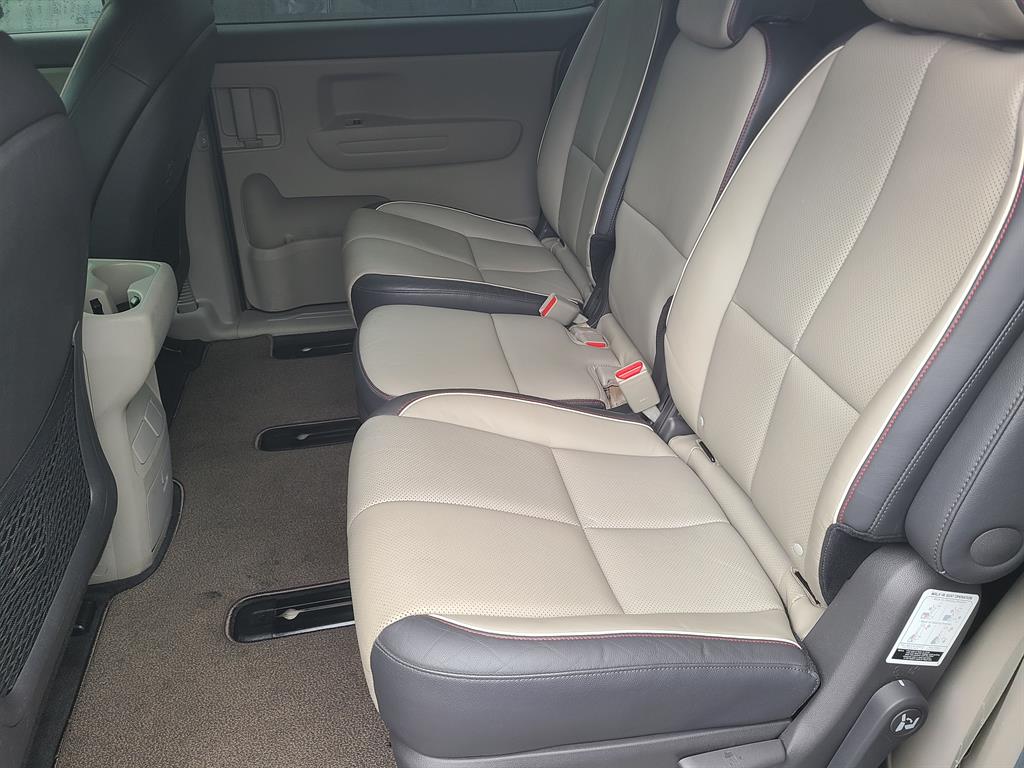 KIA Carnival - Vista 9