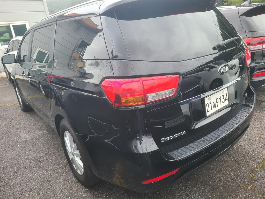 KIA Carnival - Vista 5