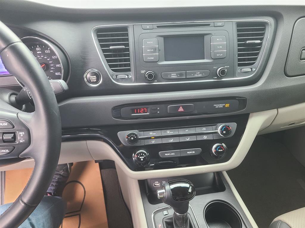 KIA Carnival - Vista 11