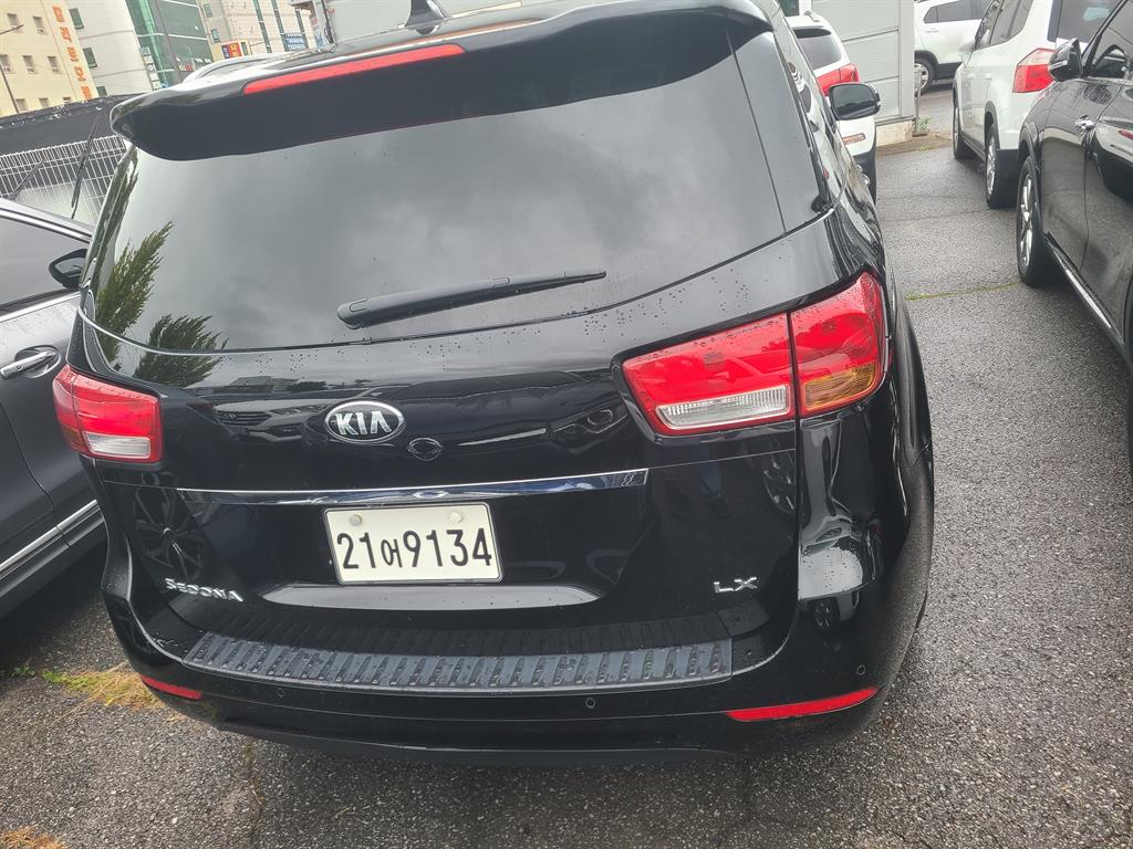 KIA Carnival - Vista 6