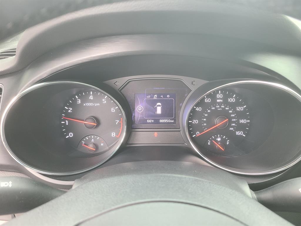 KIA Carnival - Vista 12