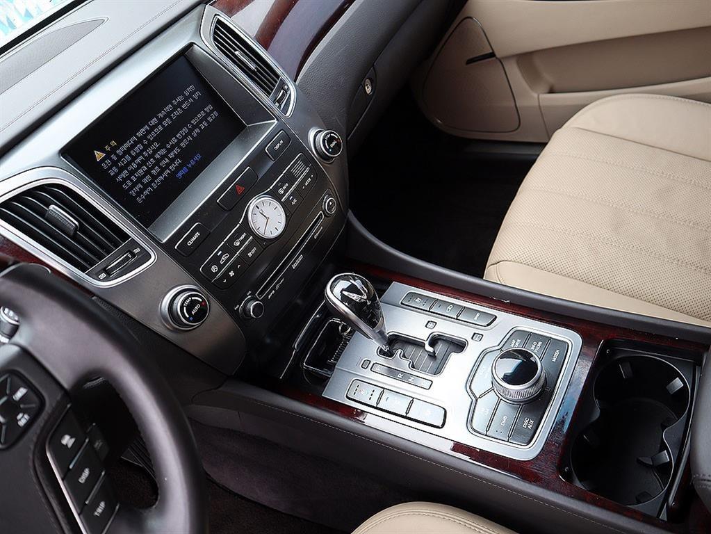 HYUNDAI Equus - Vista 10