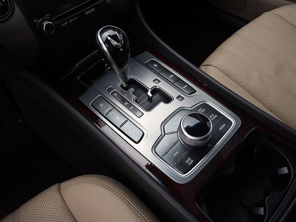 HYUNDAI Equus - Vista 12