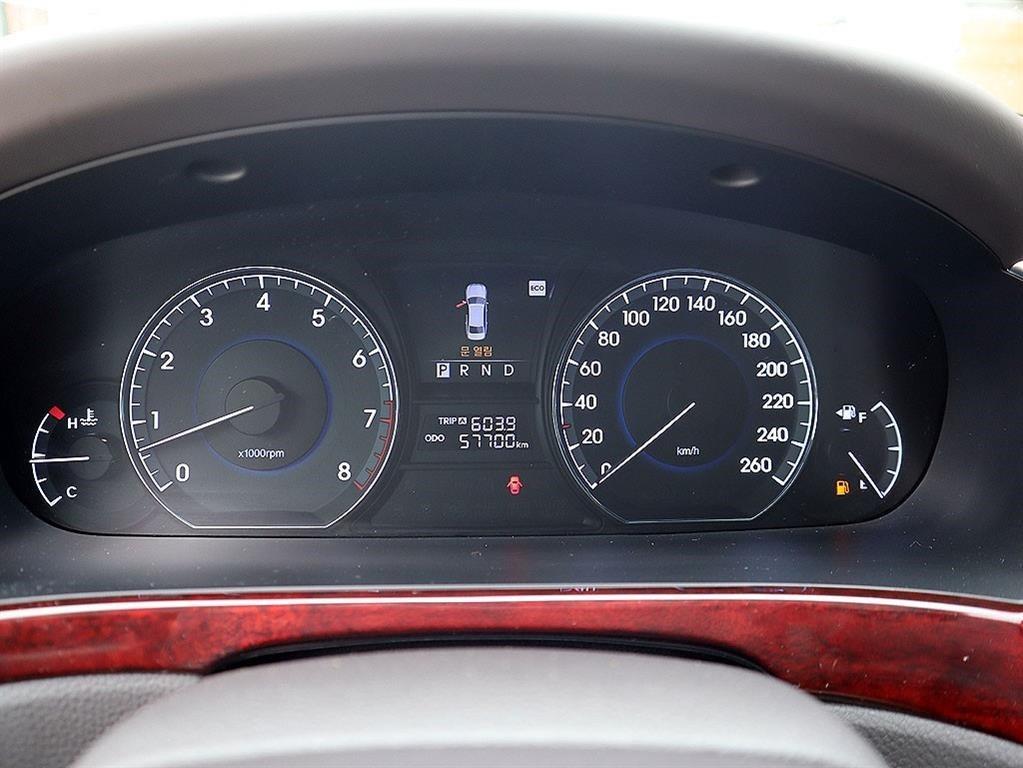 HYUNDAI Equus - Vista 9