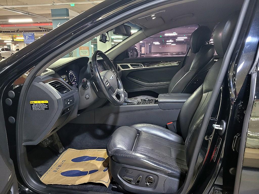 HYUNDAI Genesis - Vista 7