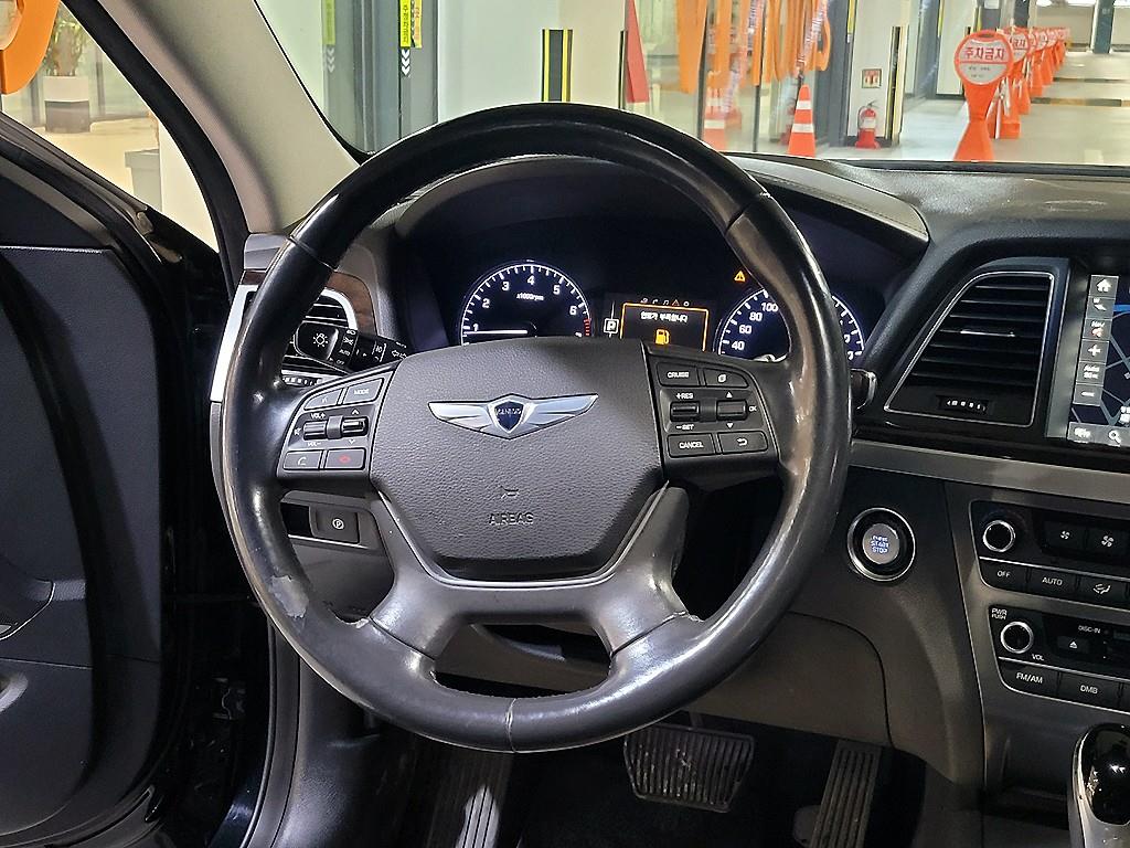 HYUNDAI Genesis - Vista 9