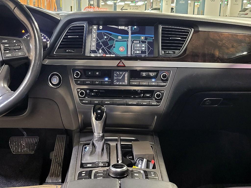 HYUNDAI Genesis - Vista 11